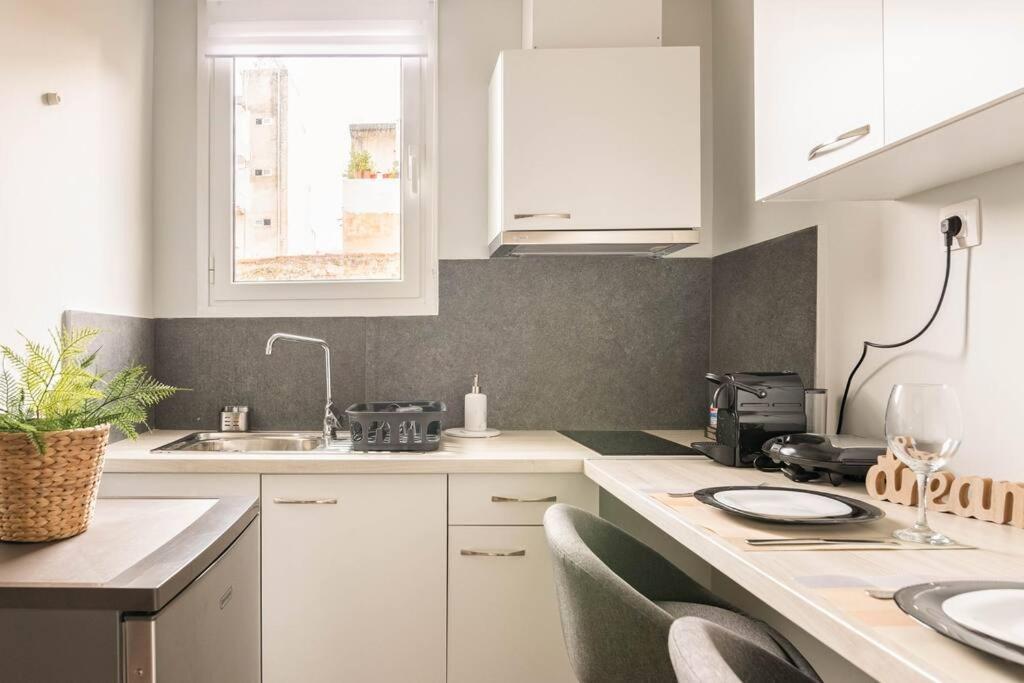 Stylish And Central Apt Near Acropolis - Avdi Square أثينا المظهر الخارجي الصورة