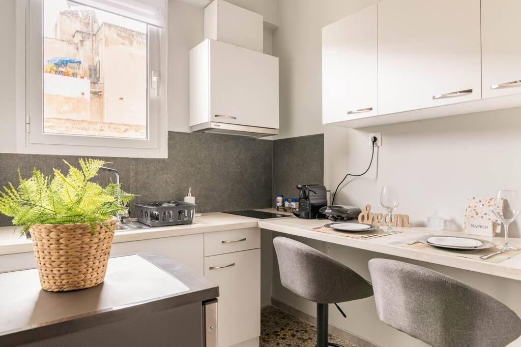 Stylish And Central Apt Near Acropolis - Avdi Square أثينا المظهر الخارجي الصورة