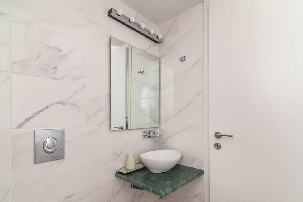 Stylish And Central Apt Near Acropolis - Avdi Square أثينا المظهر الخارجي الصورة